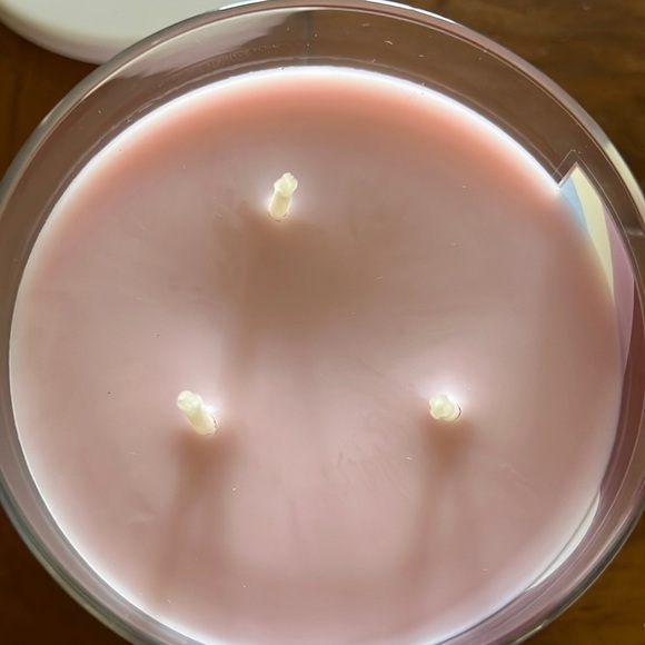 🆕BATH & BODY WORKS Berry Waffle Cone 3 Wick Candle*NEW Retired Summer Scent - Picture 3 of 4